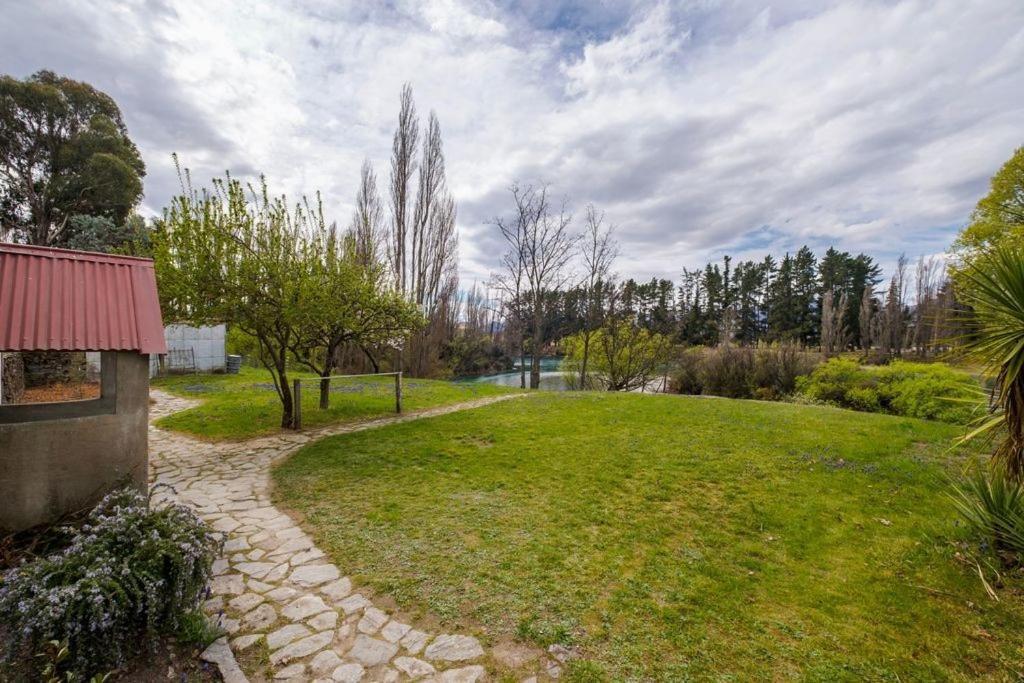 Wanaka Stone Cottage - Wanaka Holiday Home Экстерьер фото