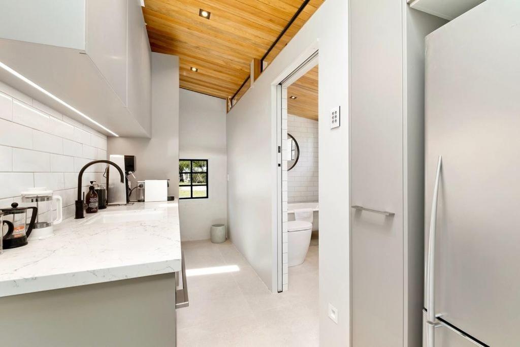 Wanaka Stone Cottage - Wanaka Holiday Home Экстерьер фото